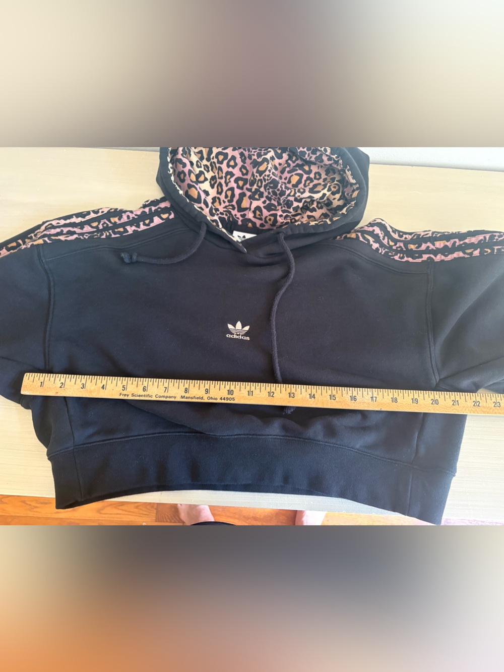 Adidas Originals Logo Leopard Print Cropped Hoodie in black - Picture 5 of 6